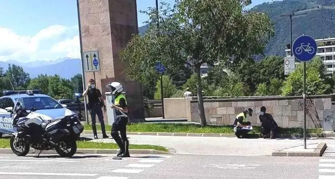 Bolzano, individuati tre pirati della strada, ventenne ciclista trentina incastrata dalle telecamere