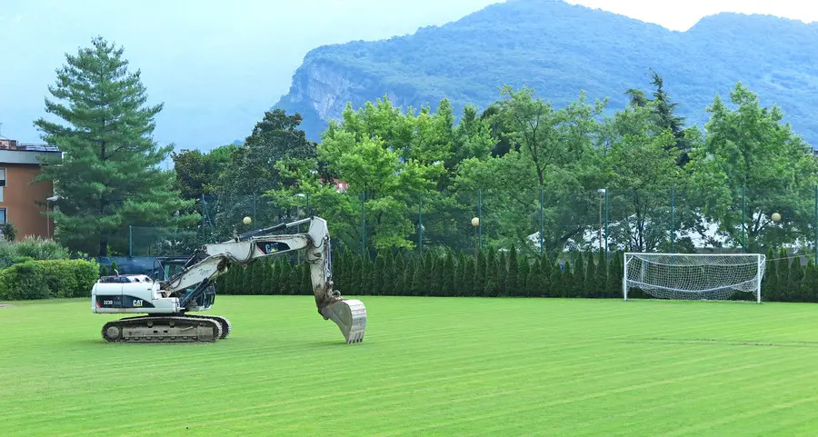 Ruspa al lavoro per il campo sintetico al “Malossini”