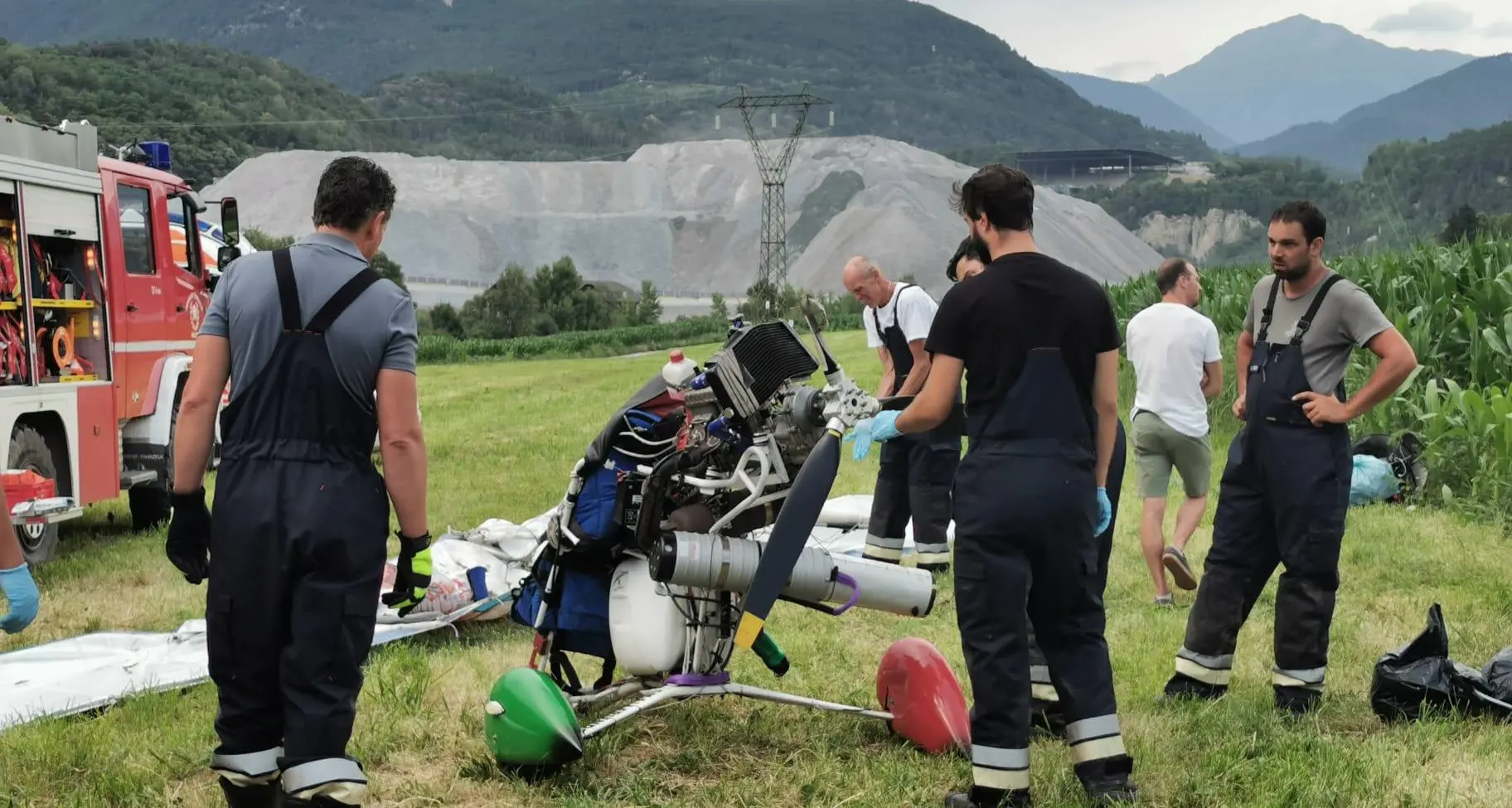 Precipitato con il deltaplano a motore, il 29enne morto all'ospedale