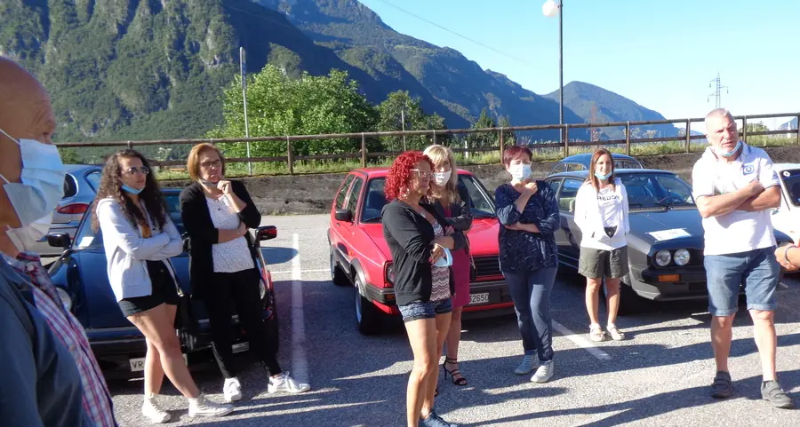 Storo, il raduno di auto storiche fa girare la testa ai passanti