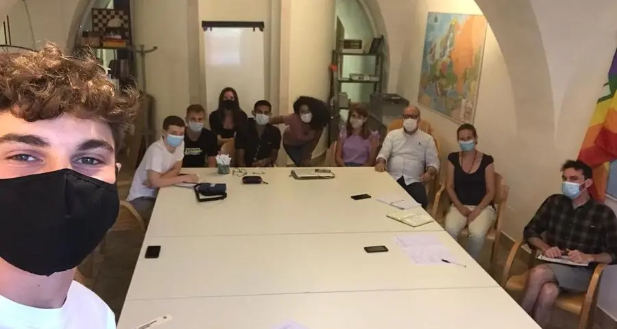 Balletti, scatti fotografici e sullo sfondo Lavis