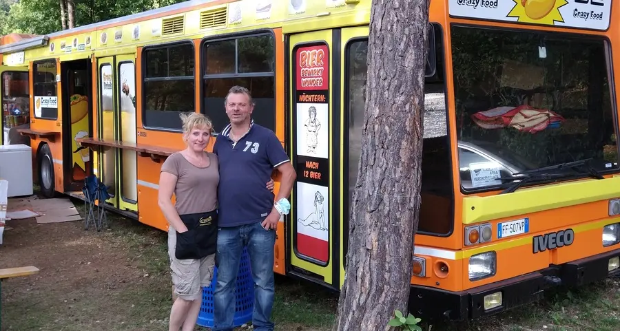 Un Iveco di dodici metri ristora i turisti delle Plaze
