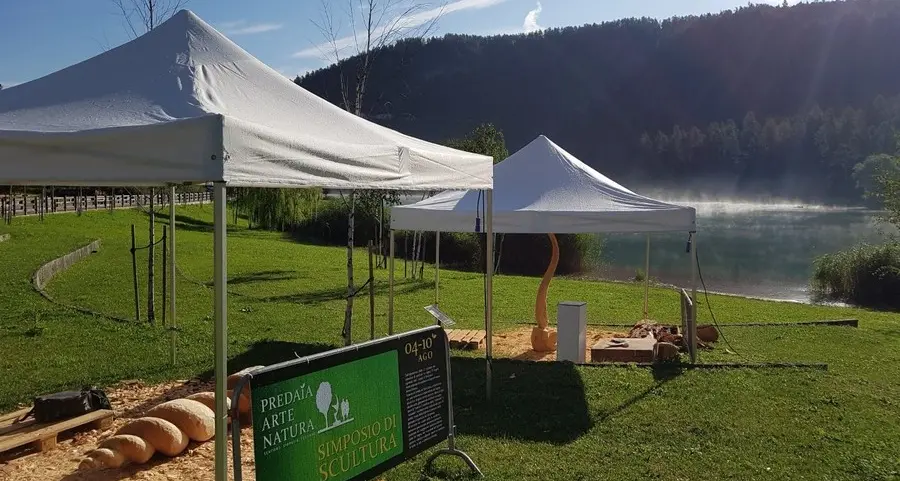 Estate in Predaia con arte, cinema e scultura in legno