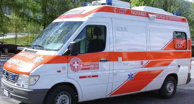 Salorno, bimbo cade dalla finestra e fa un volo di 4 metri, è grave