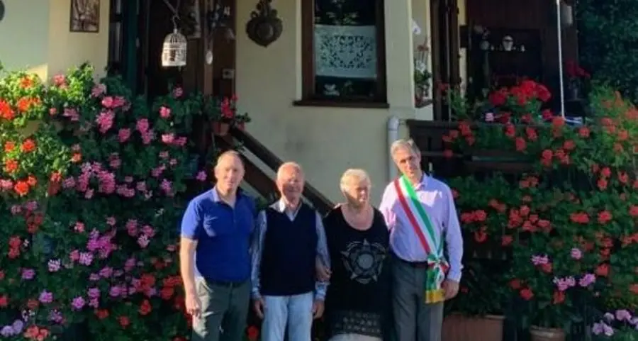 I balconi fioriti di casa Girardi sono da cartolina