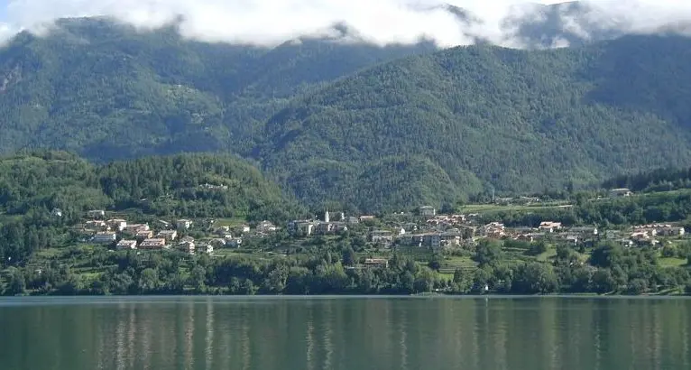 Ischia si deve accontentare di specchiarsi nell’acqua del lago