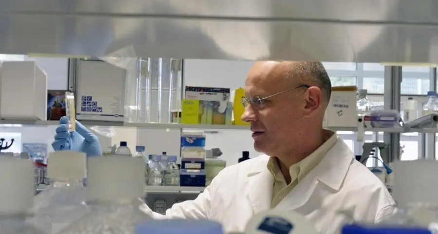 Covid-19: «Il virus resiste e non è mutato»