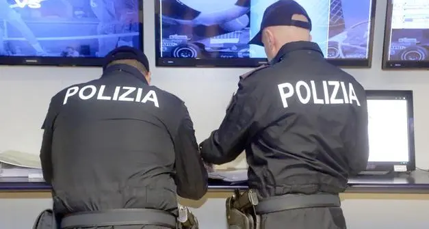 Rovereto, fugge all'alt della polizia, motociclista smascherato dalle telecamere: 4 multe