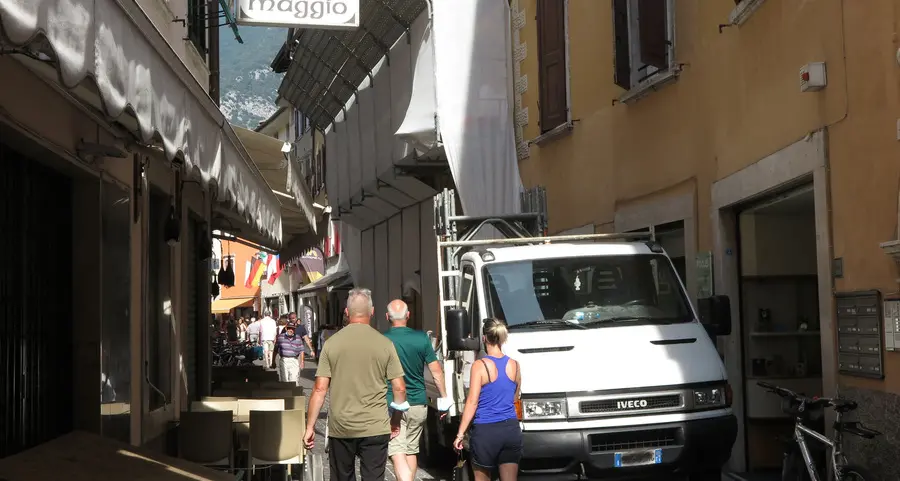 Arco, cantiere in via Segantini commercianti furibondi