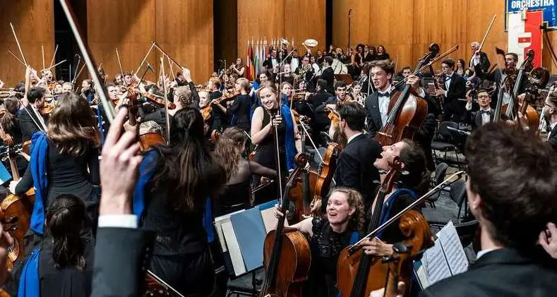 Gli archi della Haydn con Stefano Ferrario tra Edgar e Cajkovskij