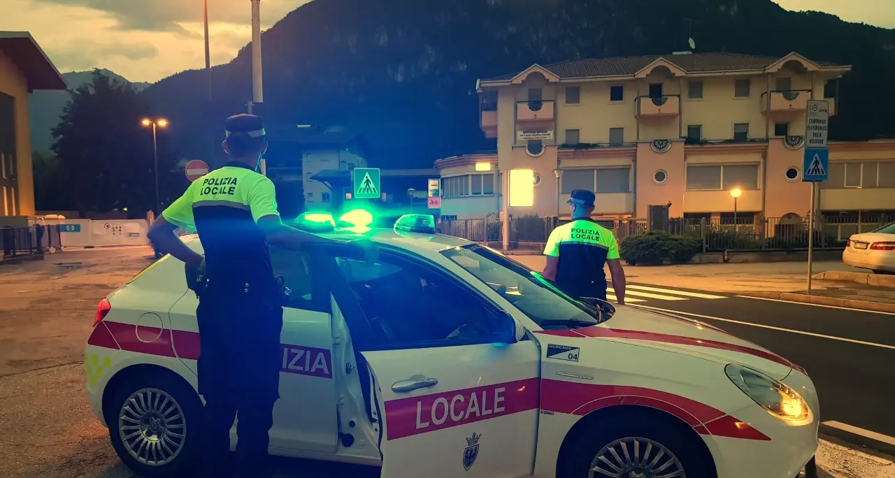 Tione, trovato al bar durante la quarantena, scoperto dalla Polizia locale