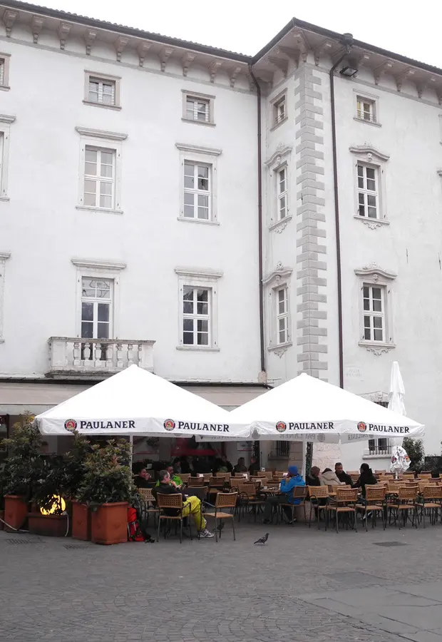 Polemiche per il rinnovo della concessione al “Caffè Trentino”