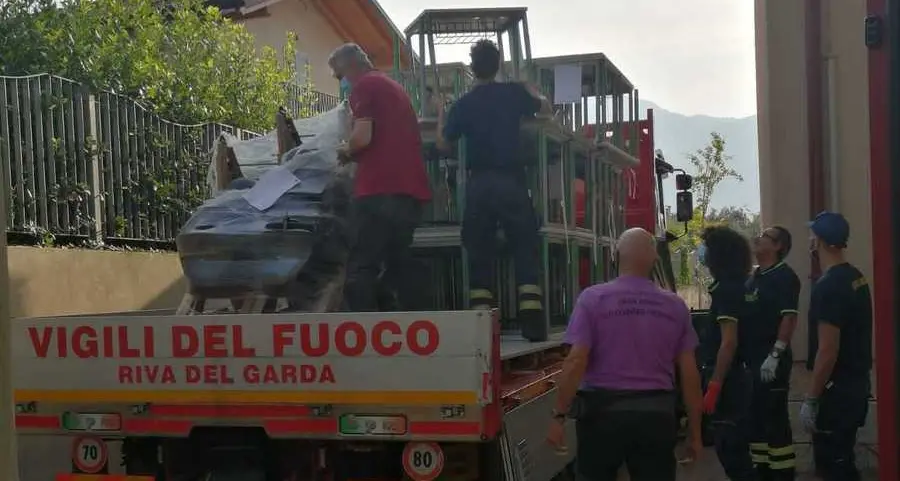 La consegna dei nuovi banchi