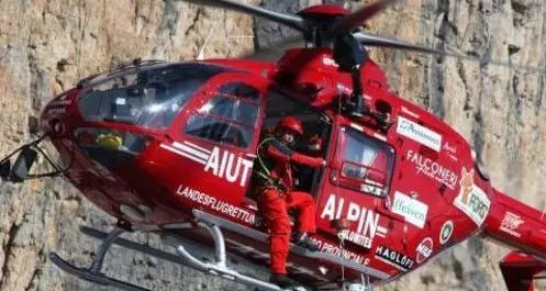 Sassolungo, climber precipita: salvata dalla corda
