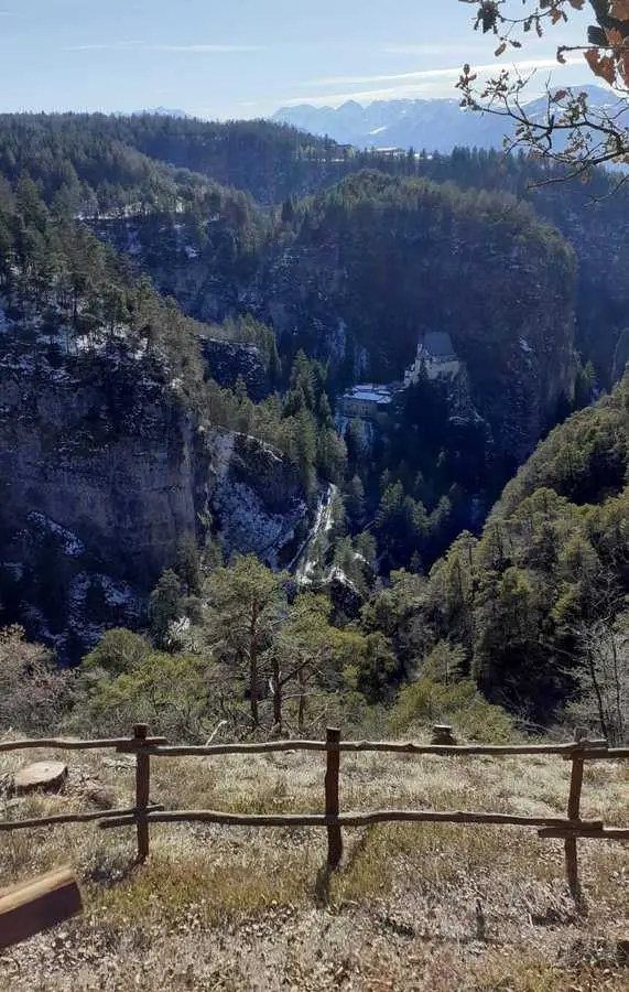 Tra Salter e Coredo un ponte con vista su San Romedio