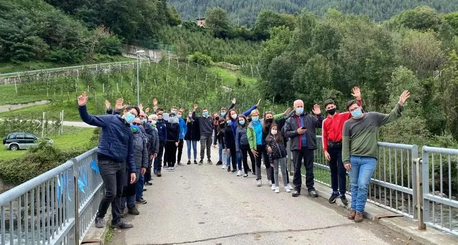 Gruppo di benvenuto anche sul ponte dei Molini