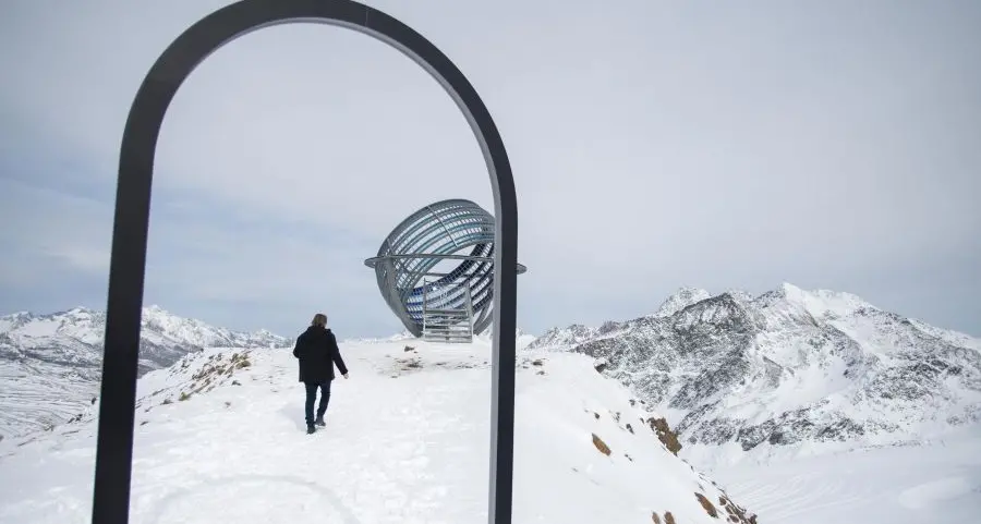 La meridiana di Eliasson sul ghiacciaio della Val Senales