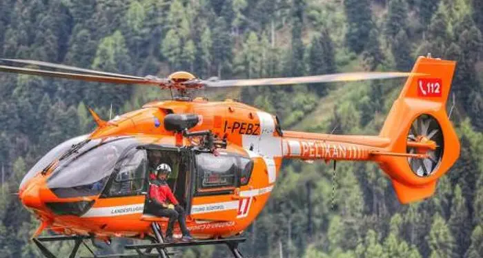 Selva, ciclista si ferisce gravemente dopo uno scontro con un'auto