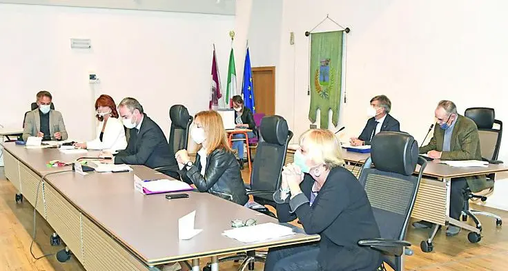 Primo consiglio targato Mimiola Subito scintille per la presidenza
