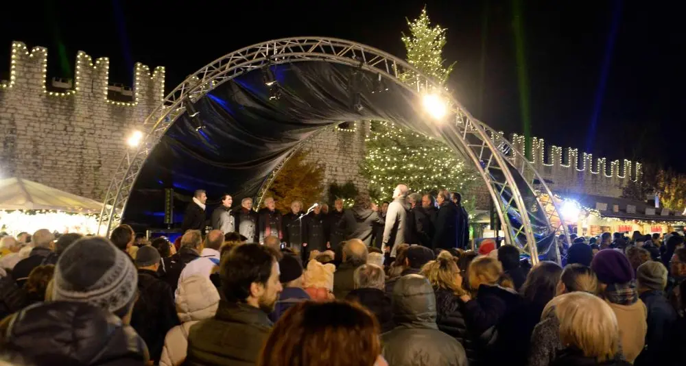 Trento, mercatino di Natale con tre piazze e controlli all'ingresso