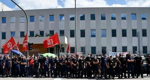 Sicor, gli operai bocciano l'ipotesi di trattare con l'azienda sull'integrativo