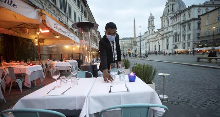 Bozza del nuovo Dpcm: stop a ristoranti-bar dopo le 18