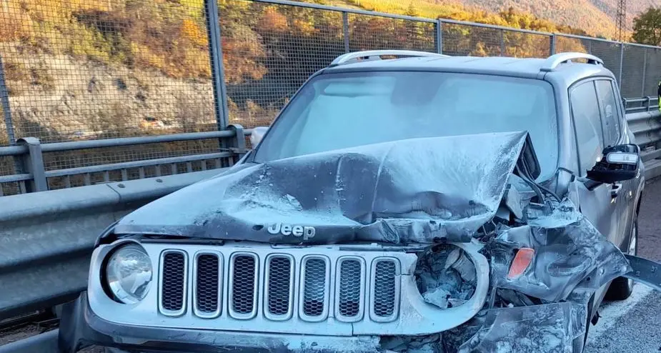 Mollaro, scontro fra camion e Jeep: due donne ferite