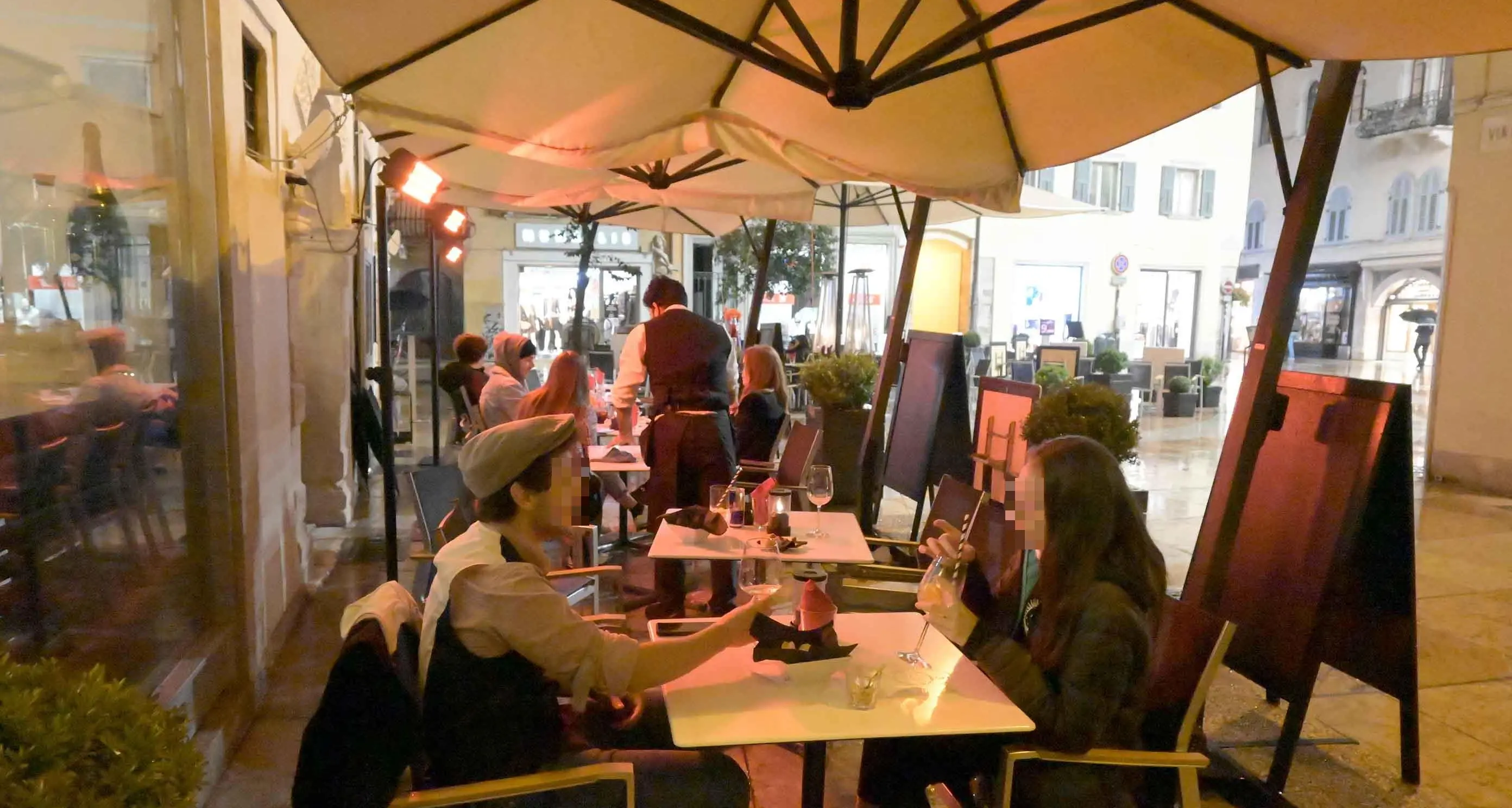 Nuova ordinanza di Fugatti: regole più severe in bar e ristoranti