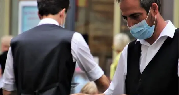 Covid-19, In Alto Adige bar chiusi, negozi e ristoranti aperti fino alle 18