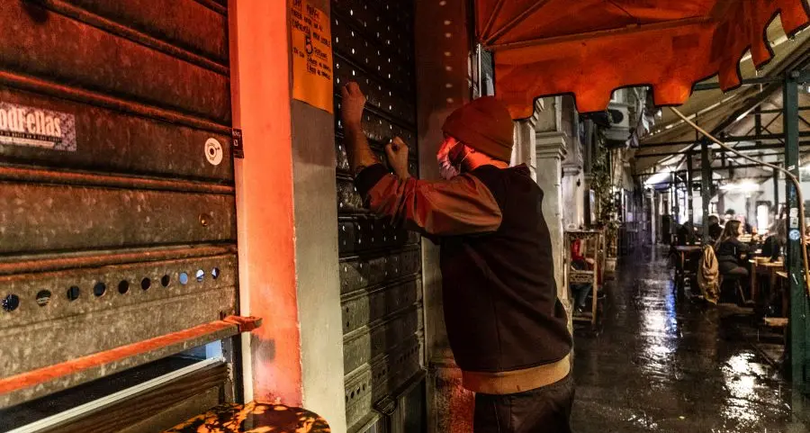 Coronavirus, chiusure anticipate per bar, ristoranti e negozi
