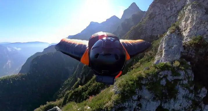 Base jumper si schianta sui Monti Lessini. La tragedia in diretta video