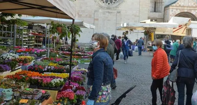 Coronavirus, tornano i controlli al mercato di Trento