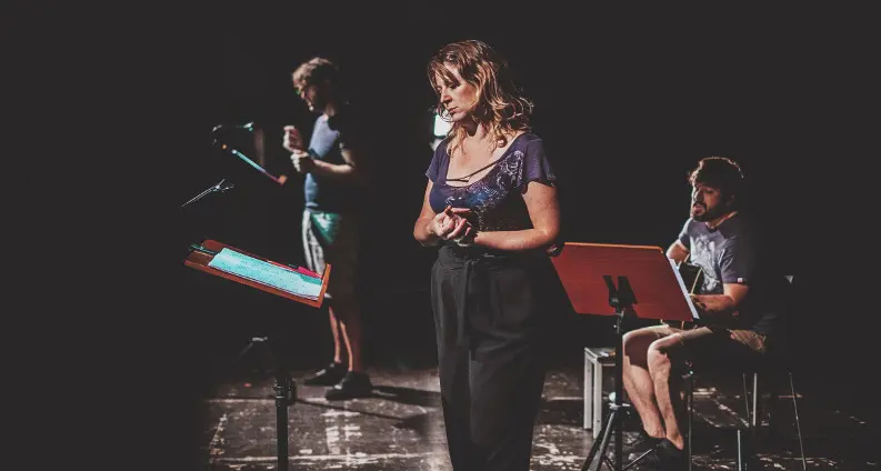 Il teatro è chiuso, lo spettacolo va in radio