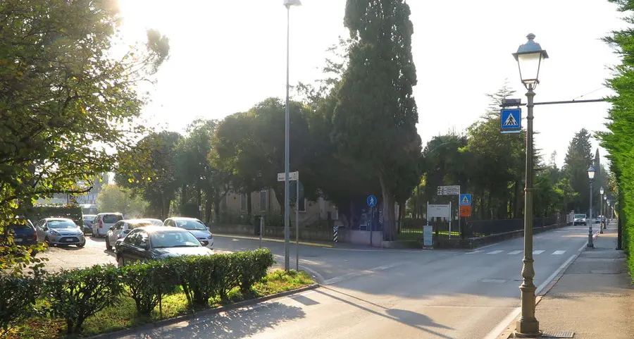 Parcheggi in via Capitelli, i commercianti scrivono al sindaco