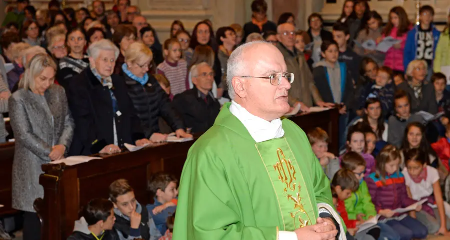 Don Dario e padre Nerio positivi al Covid, ridotte le messe