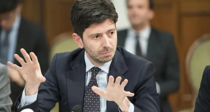 Covid, Speranza: \"La curva si sta stabilizzando\"