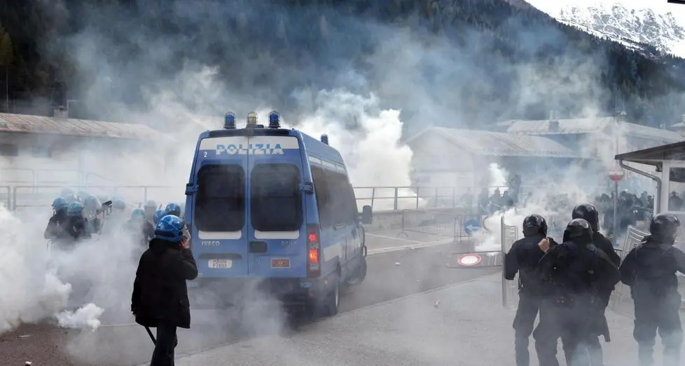 Disordini al Brennero, condanne per 37 anni a 63 anarchici