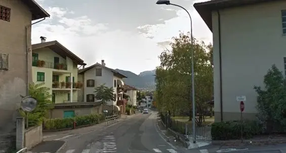 Denno, un nuovo marciapiede in via Degasperi