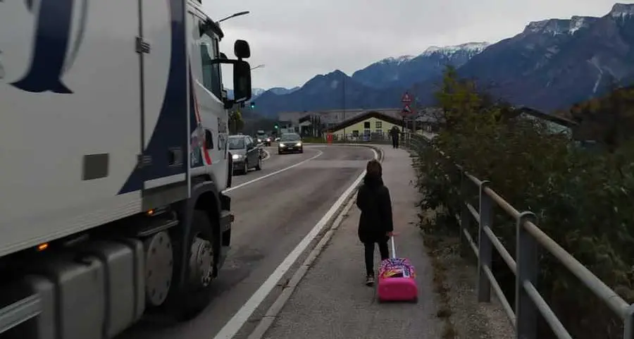 Le mamme oltre al Covid temono auto e camion