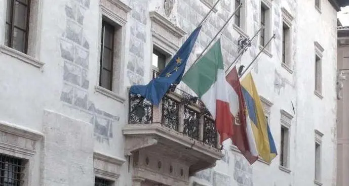 Trento, il Comune riorganizza l'amministrazione: nascono 4 settori