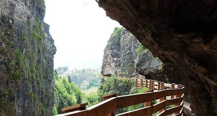 Sanzeno, chiuso fino a primavera il sentiero nella roccia