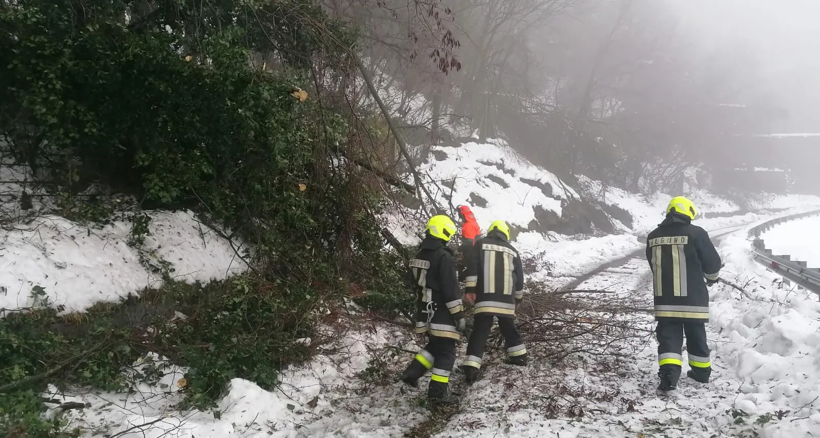Maltempo in Alto Adige, 60 strade chiuse e traffico ferroviario ancora bloccato