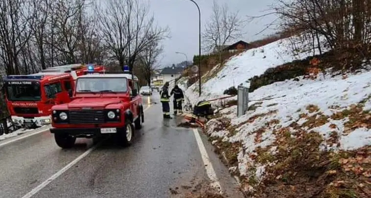 Strade e case allagate e piccoli smottamenti