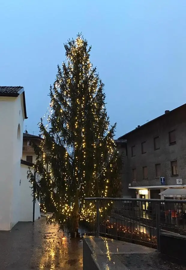 Le luci brillano nella notte di Storo e delle sue tre frazioni