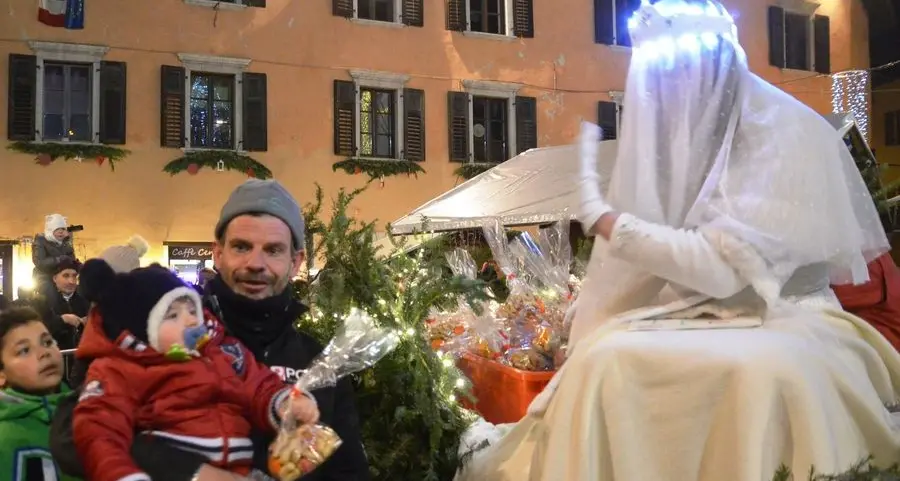 Tomasi, il pittore che dipinge senza guardare con che colori