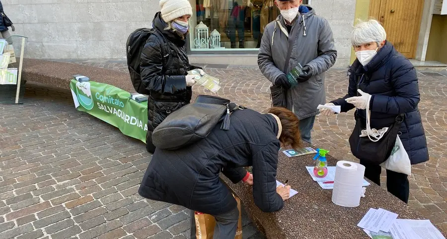 In pensione la bidella Rosanna l’abbraccio (virtuale) a scuola