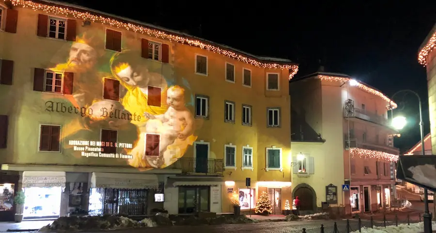 I tesori artistici di Cavalese illuminano i palazzi e il Natale