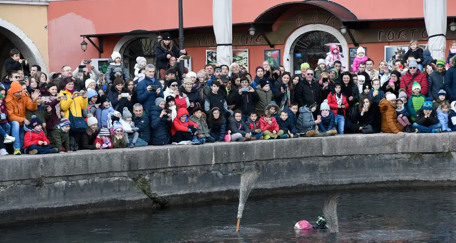 Befana subacquea, slitta la consegna dei pacchi