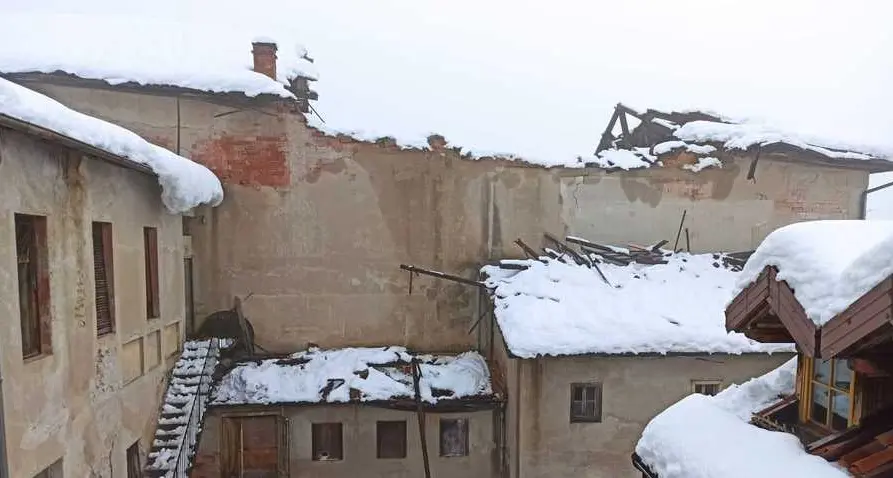 L’ex cinema per ora resta in piedi