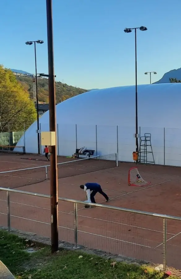 Nuova luce sui campi da tennis e al campo sportivo “Lona”